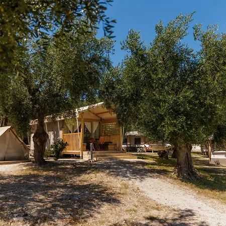 Village de vacances Le Lenze Don Mimi Glamping *